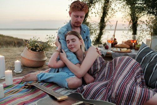 Jak na romantickou večeři při kempování?