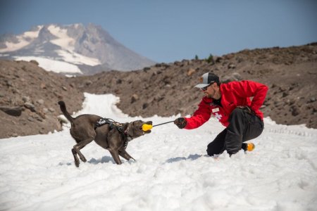 Ruffwear Huck-a-Cone™ Odolná hračka z přírodního latexového kaučuku