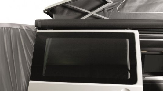 Stan v zádi vozu Outwell Linnburg Air Rear