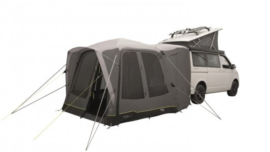 Stan v zádi vozu Outwell Linnburg Air Rear