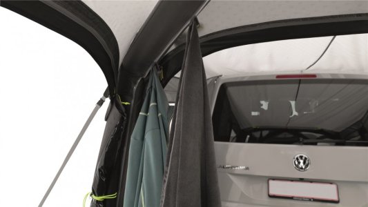 Stan v zádi vozu Outwell Linnburg Air Rear