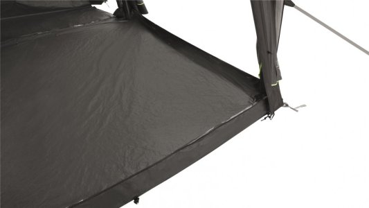 Stan v zádi vozu Outwell Linnburg Air Rear