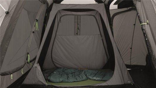 Stan v zádi vozu Outwell Linnburg Air Rear